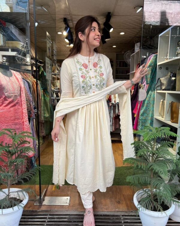 Cotton Embroidered Kurta Set 🌸