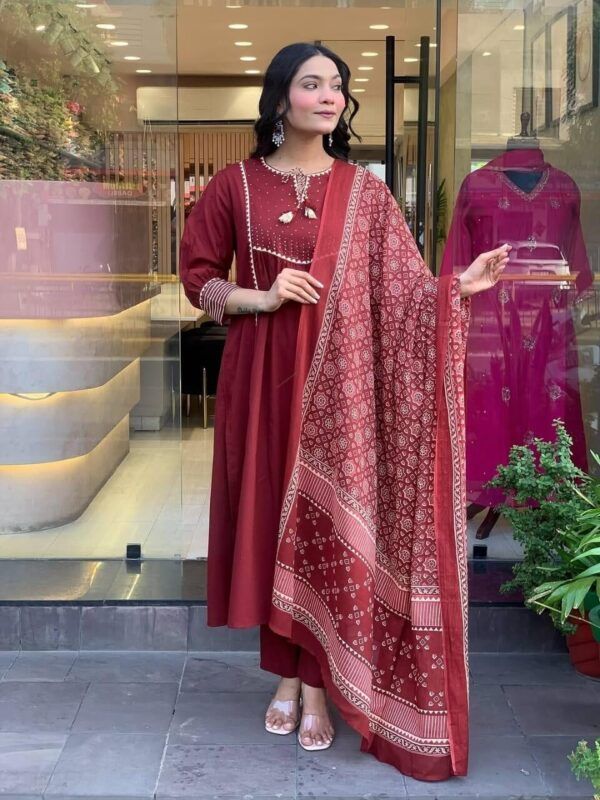 Heavy Cotton Ethnic Suit Set – Kurti, Pant & Dupatta 🌹