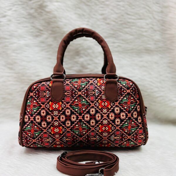 Trendy Duffle Bag – Stylish and Functional